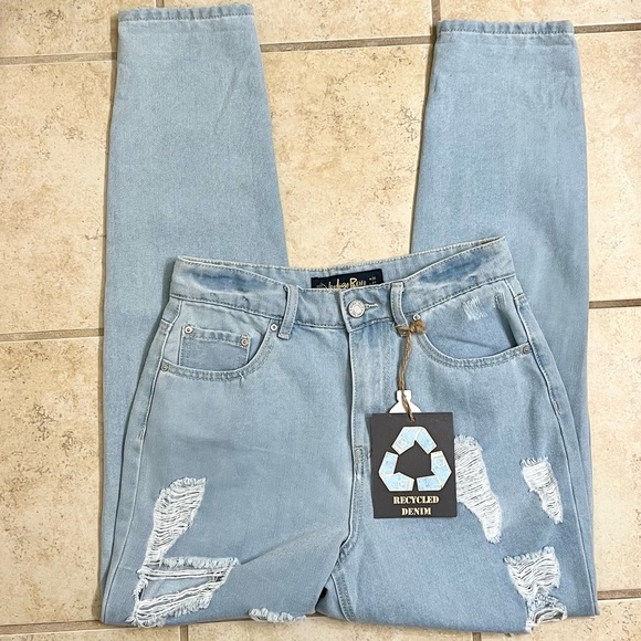 NWT Distressed High Rise Mom Jeans - Picture 4 of 5